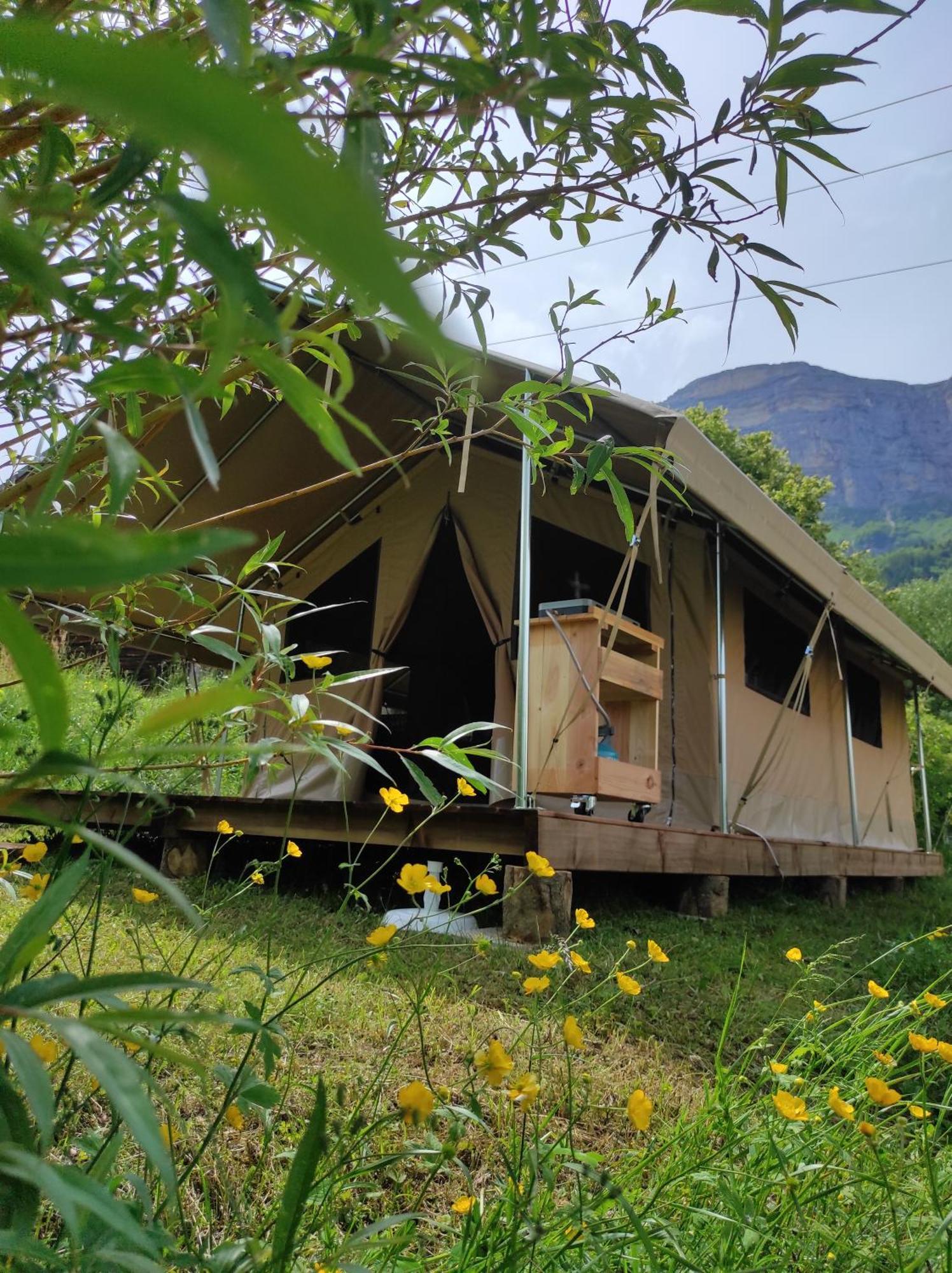 Camping Onlycamp Les Petites Roches Saint-Hilaire (Isere)